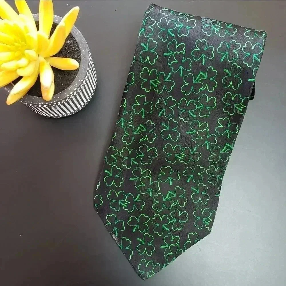 Hallmark Celebrations St. Patrick's Day Clover Tie